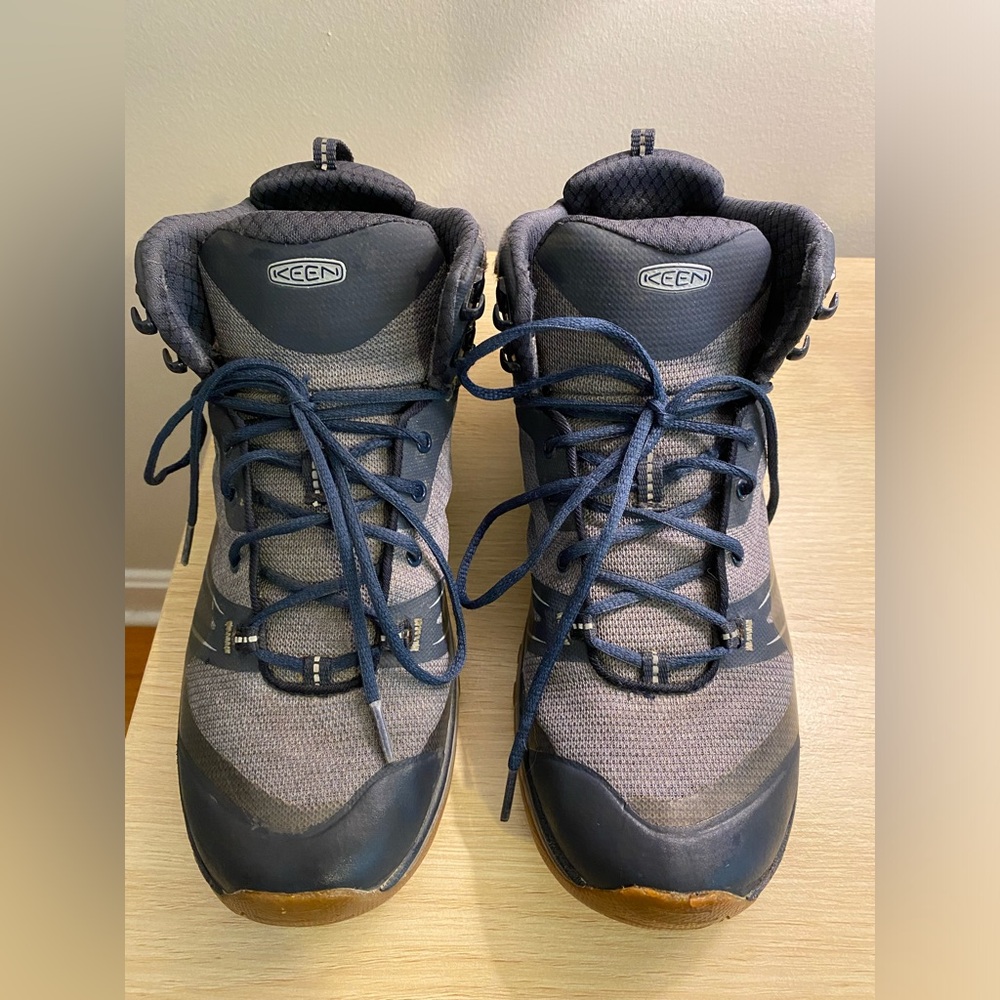 Keen hiking boots. Size 9.5